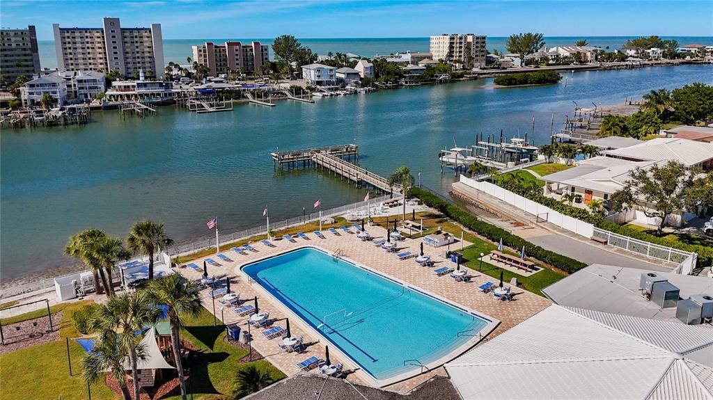 En Venta: $549,900 (3 camas, 3 baños, 2298 Pies cuadrados)