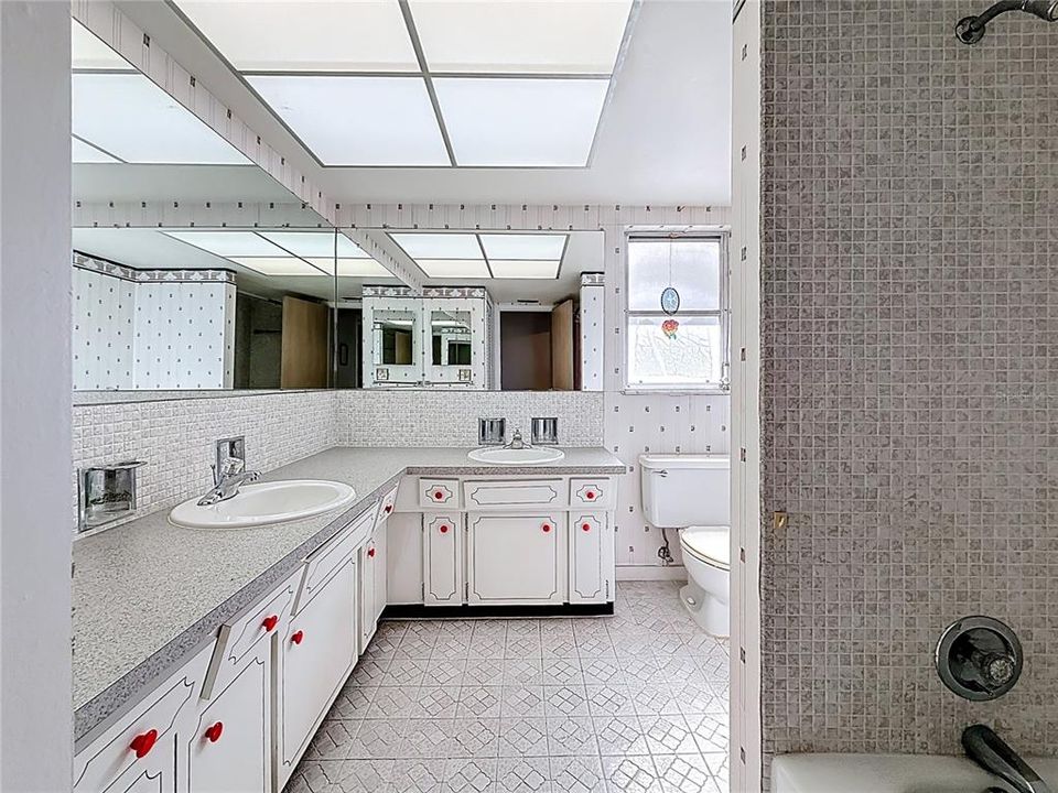 En Venta: $549,900 (3 camas, 3 baños, 2298 Pies cuadrados)