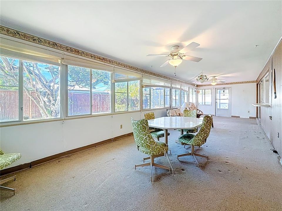 En Venta: $549,900 (3 camas, 3 baños, 2298 Pies cuadrados)