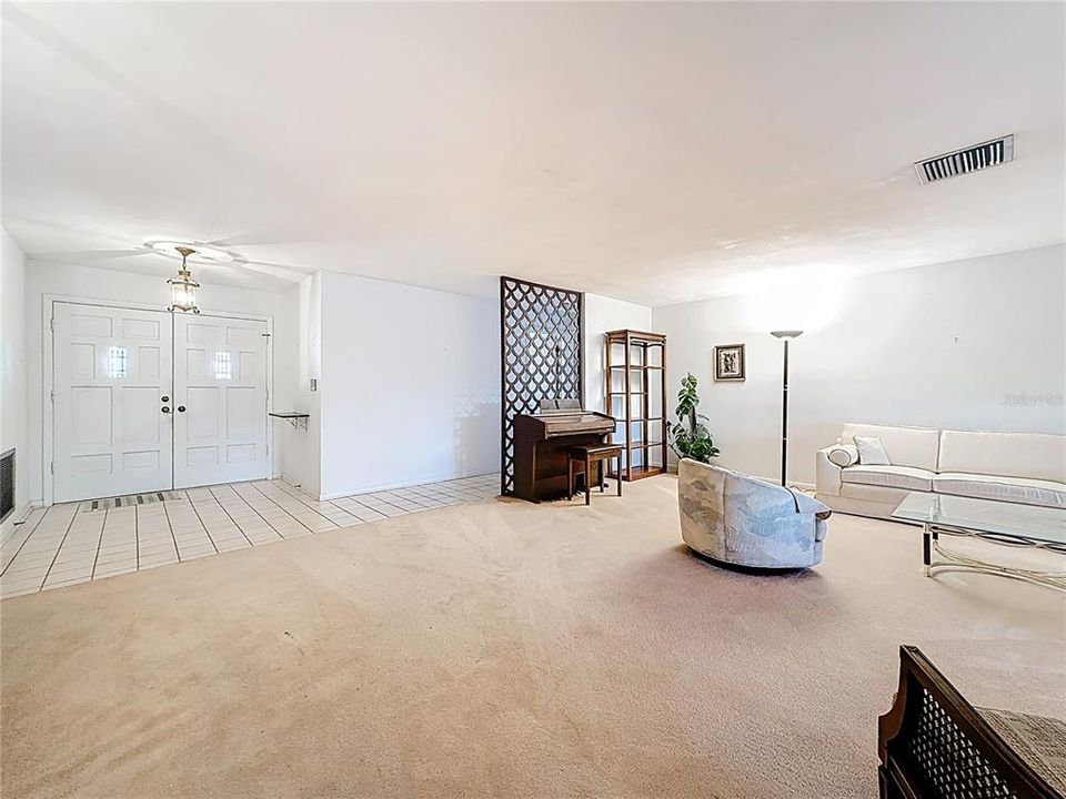 En Venta: $549,900 (3 camas, 3 baños, 2298 Pies cuadrados)