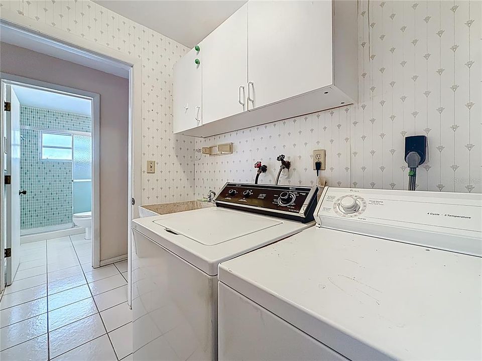 En Venta: $549,900 (3 camas, 3 baños, 2298 Pies cuadrados)