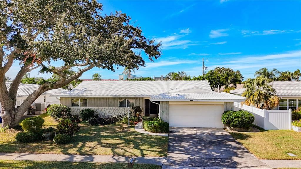 En Venta: $549,900 (3 camas, 3 baños, 2298 Pies cuadrados)