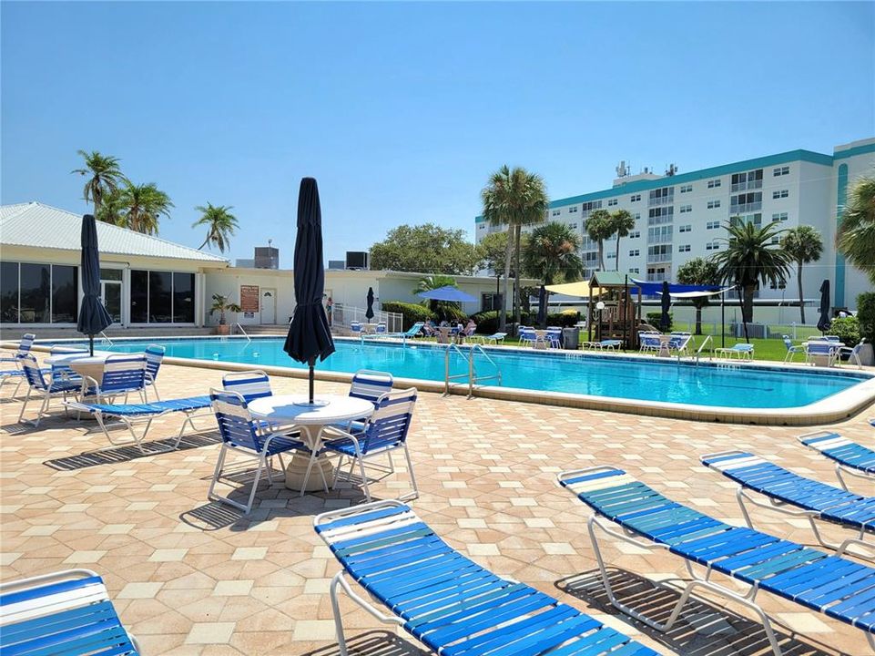 En Venta: $549,900 (3 camas, 3 baños, 2298 Pies cuadrados)