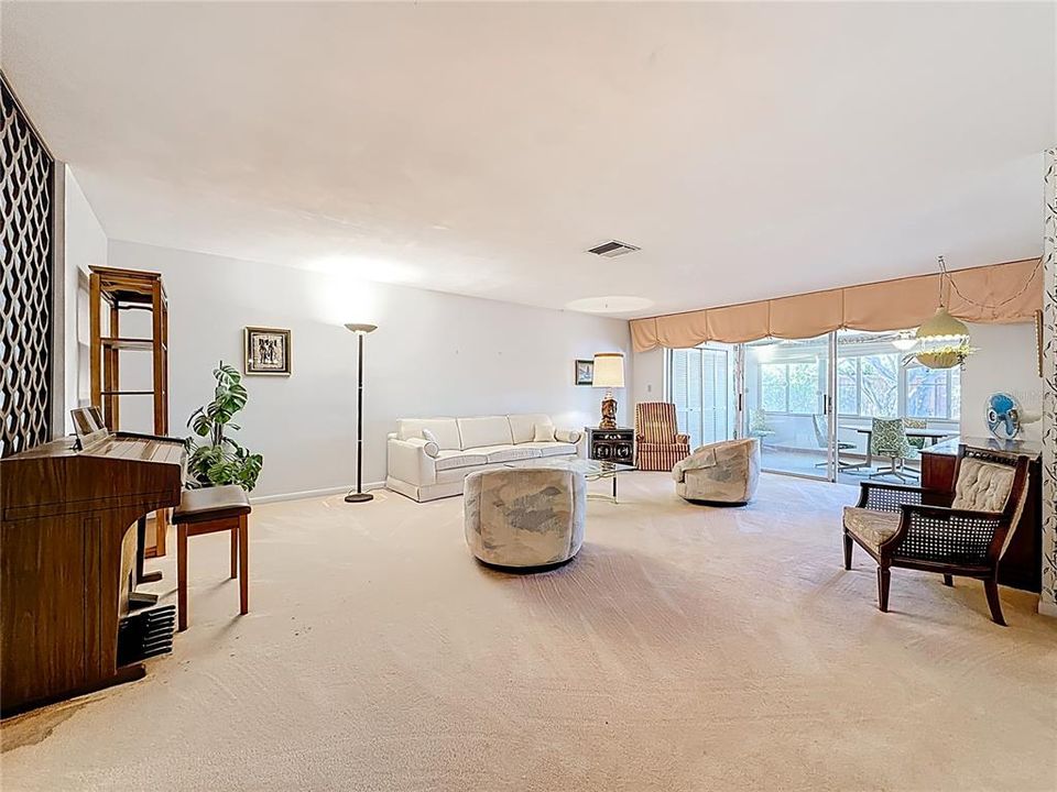 En Venta: $549,900 (3 camas, 3 baños, 2298 Pies cuadrados)