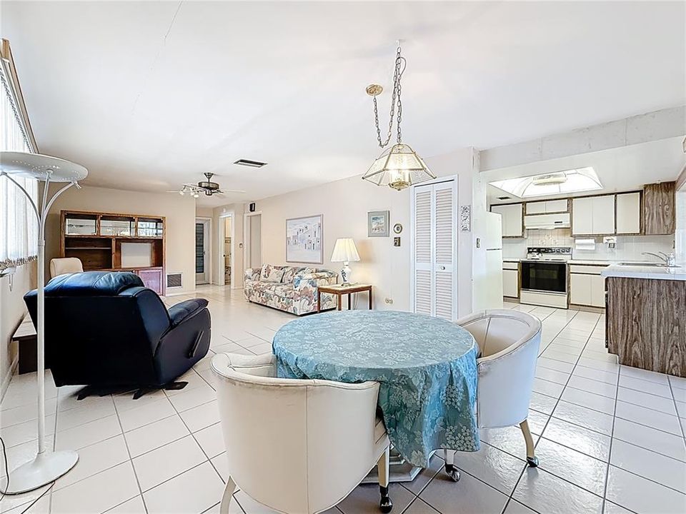 En Venta: $549,900 (3 camas, 3 baños, 2298 Pies cuadrados)