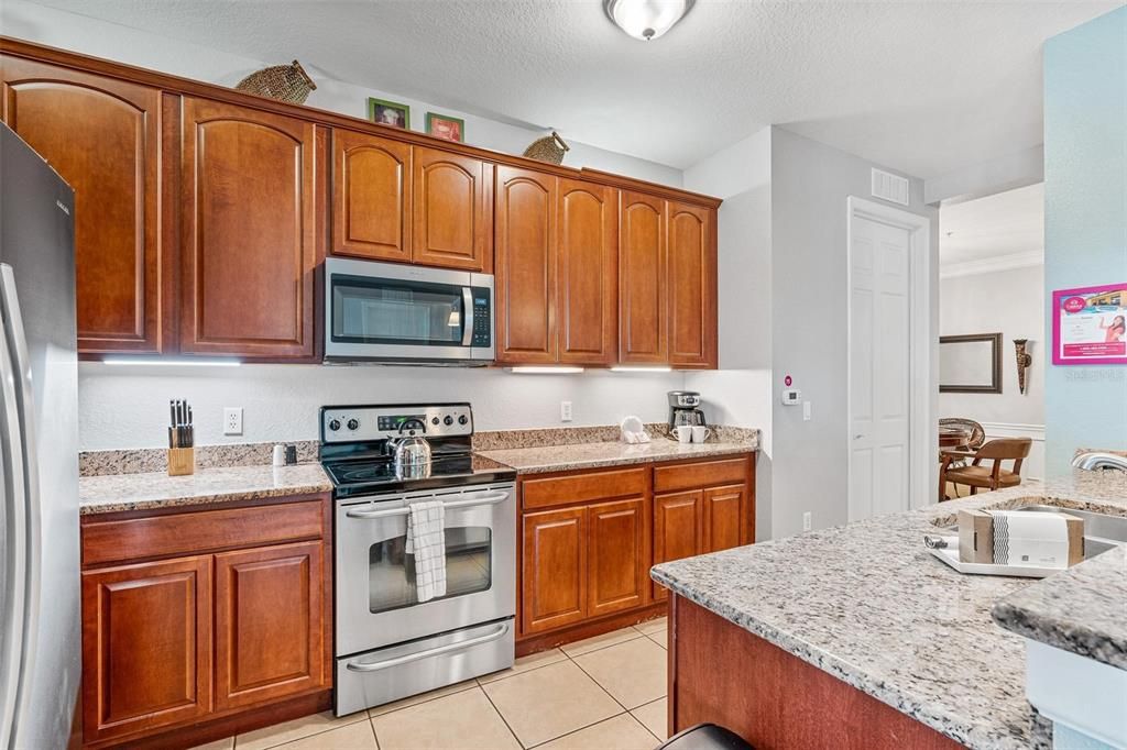 合同活跃: $629,999 (2 贝兹, 2 浴室, 2097 平方英尺)