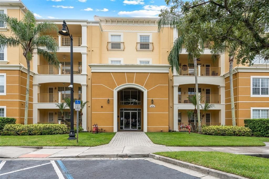 合同活跃: $629,999 (2 贝兹, 2 浴室, 2097 平方英尺)