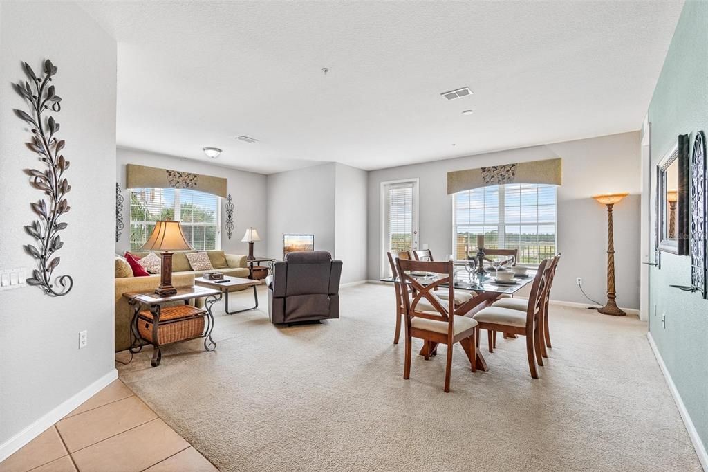 合同活跃: $629,999 (2 贝兹, 2 浴室, 2097 平方英尺)