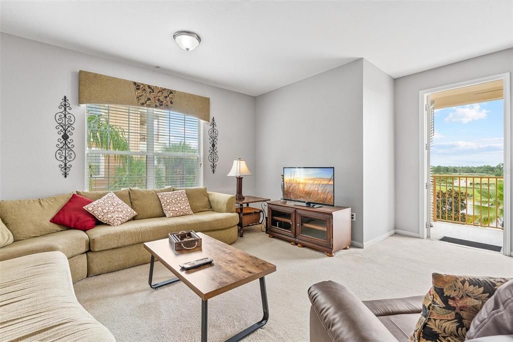 合同活跃: $629,999 (2 贝兹, 2 浴室, 2097 平方英尺)