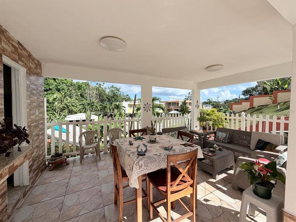 Под контрактом: $410,000 (4 спален, 3 ванн, 1668 Квадратных фут)