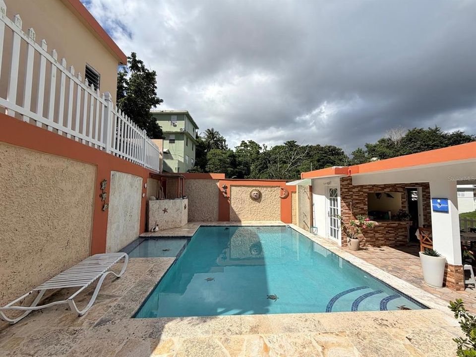 Под контрактом: $410,000 (4 спален, 3 ванн, 1668 Квадратных фут)