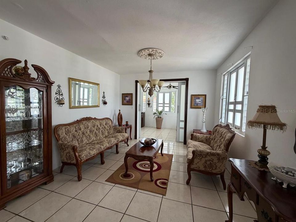 Под контрактом: $410,000 (4 спален, 3 ванн, 1668 Квадратных фут)