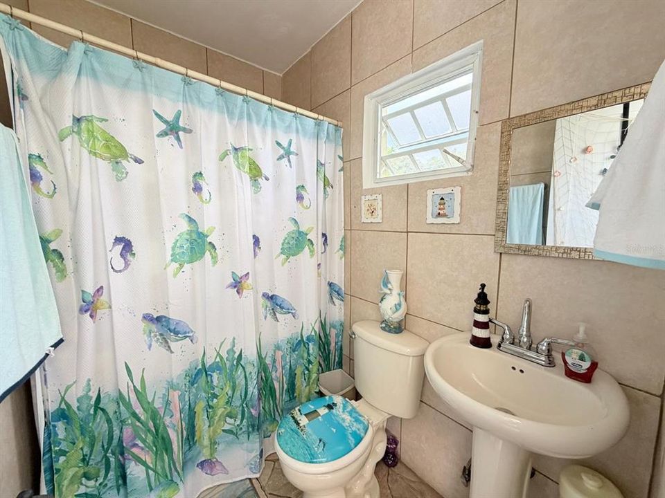 Под контрактом: $410,000 (4 спален, 3 ванн, 1668 Квадратных фут)