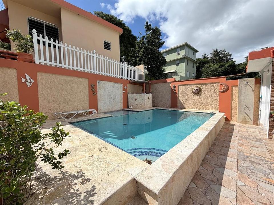 Под контрактом: $410,000 (4 спален, 3 ванн, 1668 Квадратных фут)