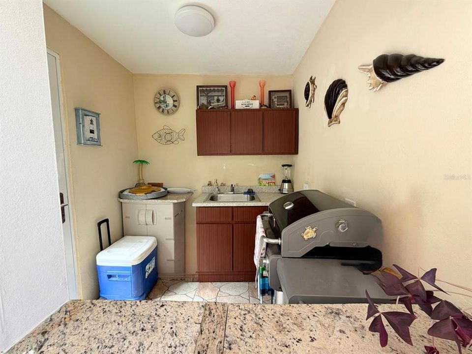 Под контрактом: $410,000 (4 спален, 3 ванн, 1668 Квадратных фут)