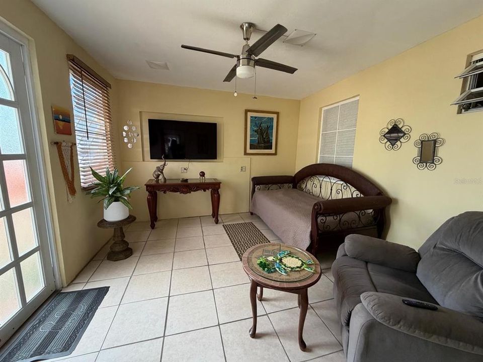 Под контрактом: $410,000 (4 спален, 3 ванн, 1668 Квадратных фут)