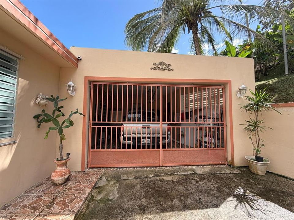 Под контрактом: $410,000 (4 спален, 3 ванн, 1668 Квадратных фут)