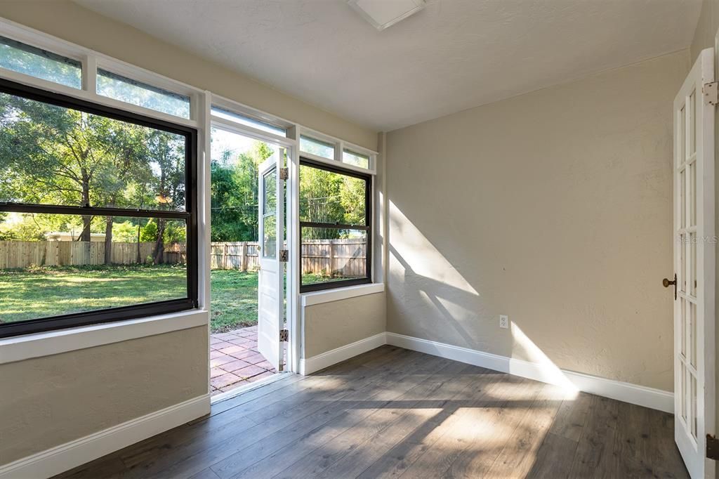 For Sale: $445,000 (2 beds, 1 baths, 909 Square Feet)