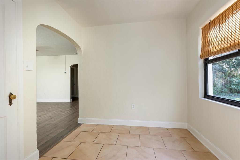 For Sale: $445,000 (2 beds, 1 baths, 909 Square Feet)