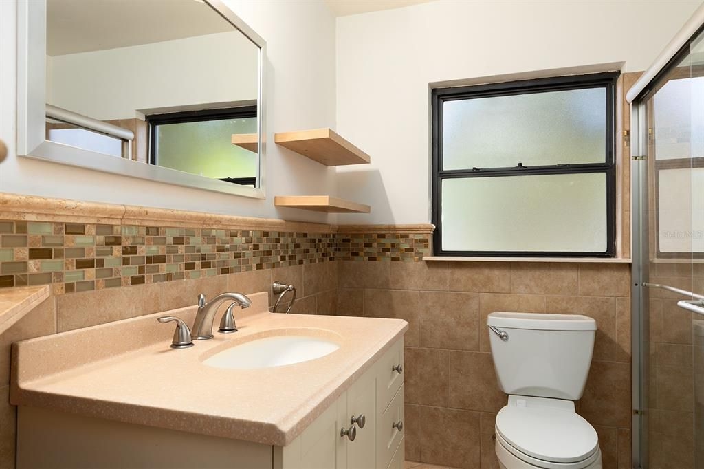 For Sale: $445,000 (2 beds, 1 baths, 909 Square Feet)