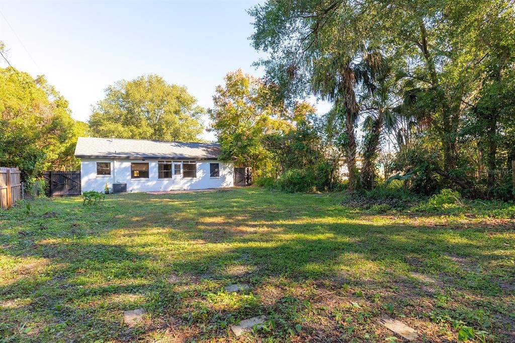 For Sale: $445,000 (2 beds, 1 baths, 909 Square Feet)