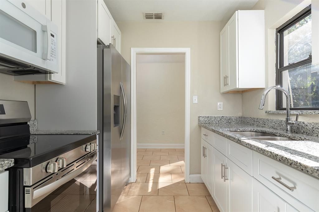 For Sale: $445,000 (2 beds, 1 baths, 909 Square Feet)