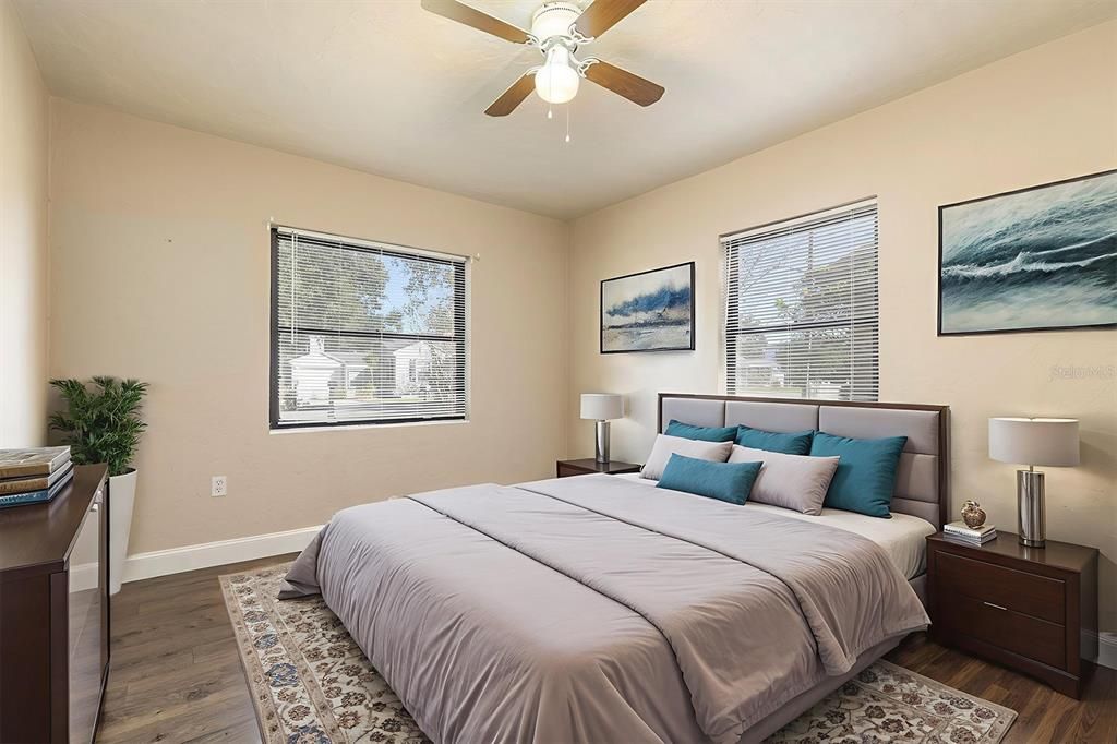 For Sale: $445,000 (2 beds, 1 baths, 909 Square Feet)