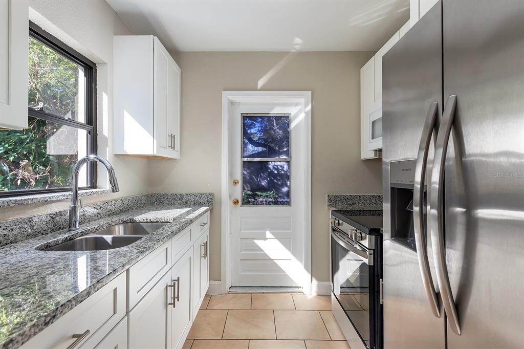 For Sale: $445,000 (2 beds, 1 baths, 909 Square Feet)