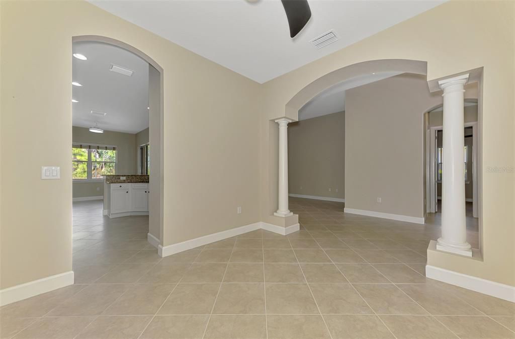 En Venta: $470,000 (3 camas, 3 baños, 2194 Pies cuadrados)