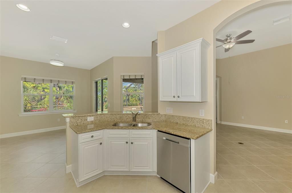 En Venta: $470,000 (3 camas, 3 baños, 2194 Pies cuadrados)