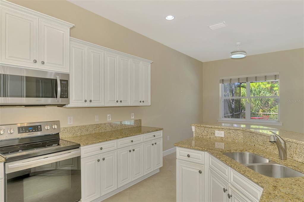 En Venta: $470,000 (3 camas, 3 baños, 2194 Pies cuadrados)