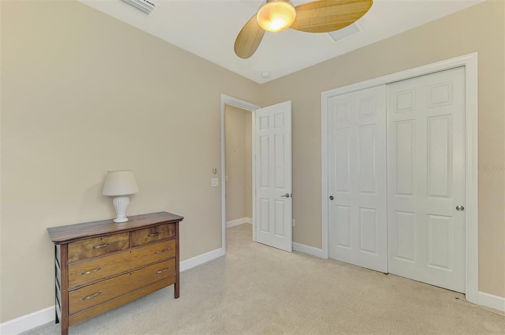 En Venta: $470,000 (3 camas, 3 baños, 2194 Pies cuadrados)