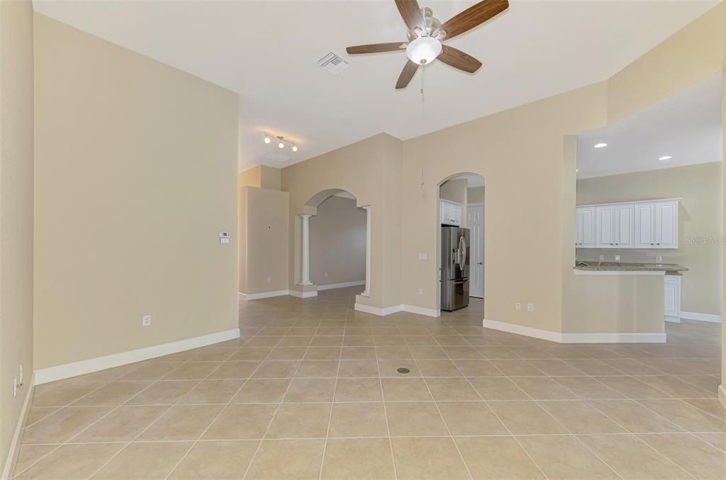 En Venta: $470,000 (3 camas, 3 baños, 2194 Pies cuadrados)