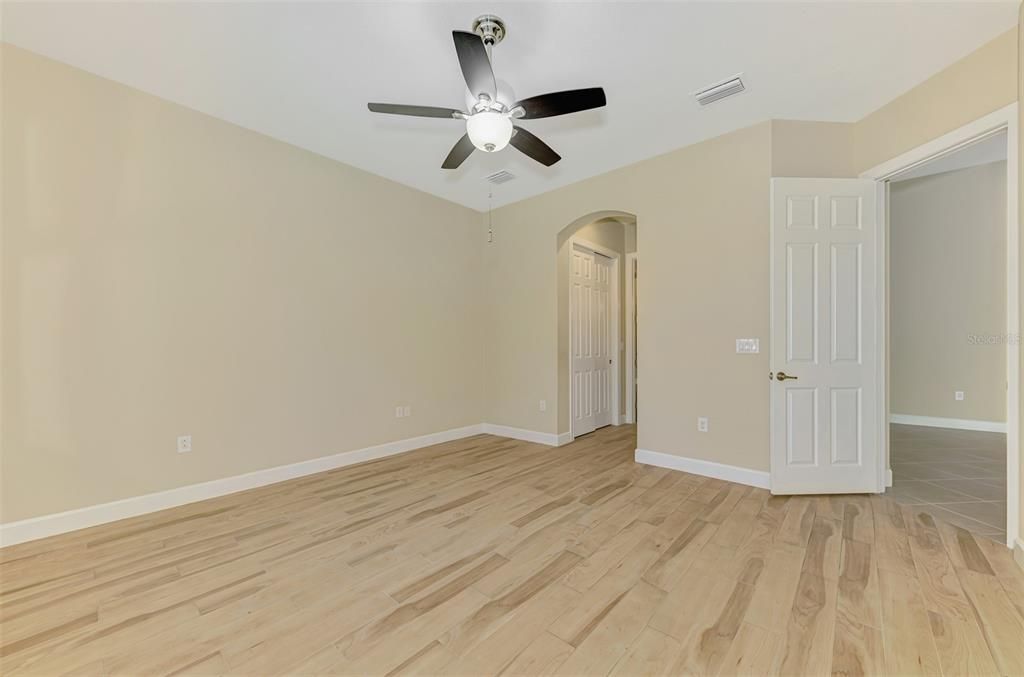 En Venta: $470,000 (3 camas, 3 baños, 2194 Pies cuadrados)