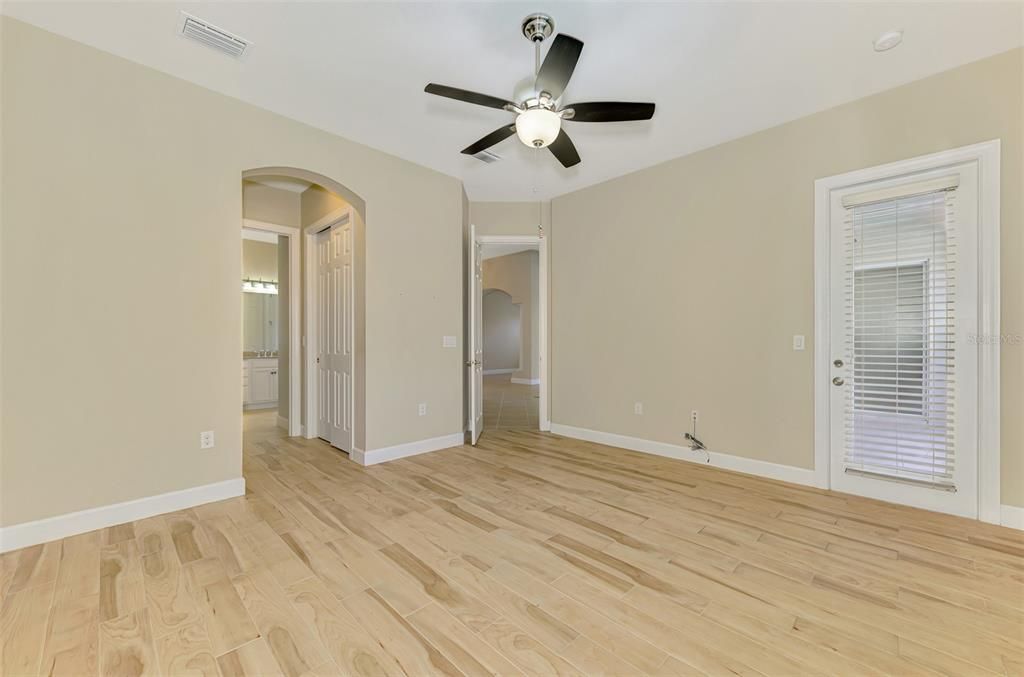 En Venta: $470,000 (3 camas, 3 baños, 2194 Pies cuadrados)