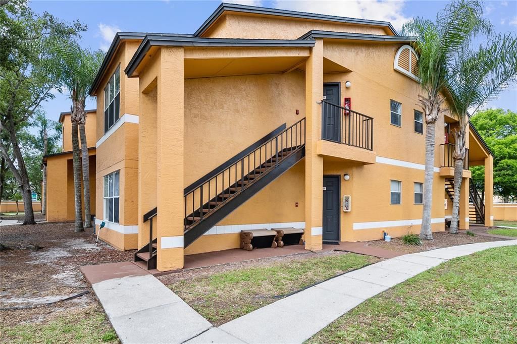 Под контрактом: $1,300 (2 спален, 1 ванн, 934 Квадратных фут)