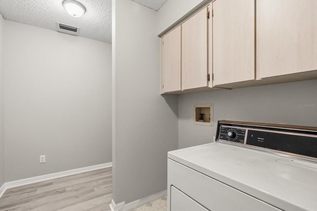 For Sale: $285,000 (3 beds, 2 baths, 1841 Square Feet)