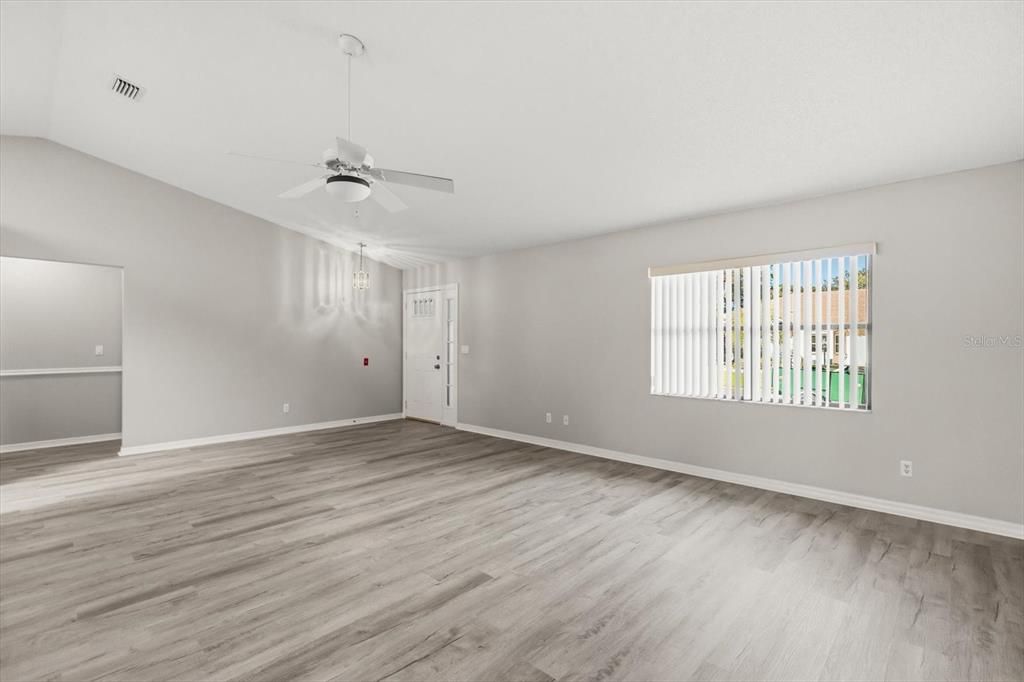 For Sale: $285,000 (3 beds, 2 baths, 1841 Square Feet)