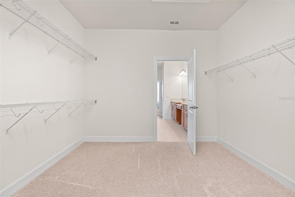 Activo con contrato: $500,000 (3 camas, 2 baños, 2193 Pies cuadrados)