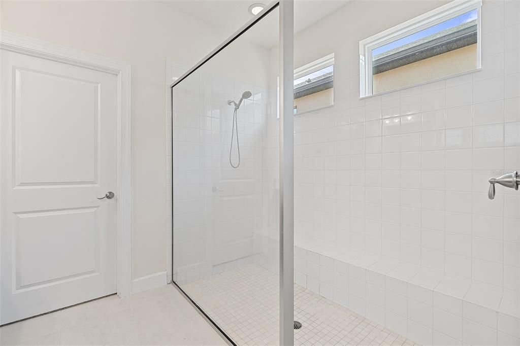 Activo con contrato: $500,000 (3 camas, 2 baños, 2193 Pies cuadrados)