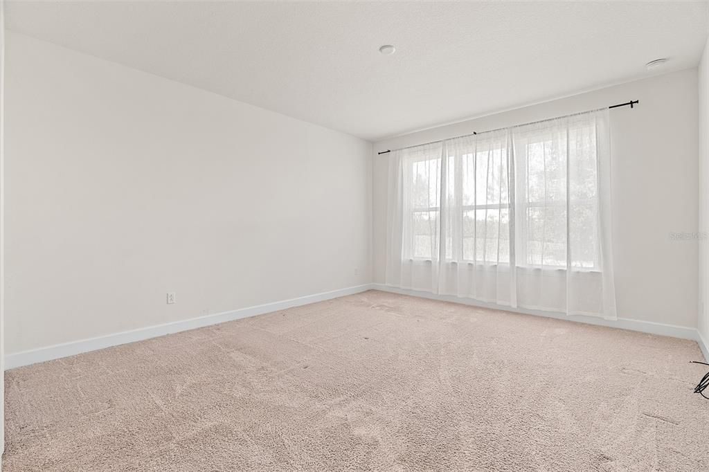 Activo con contrato: $500,000 (3 camas, 2 baños, 2193 Pies cuadrados)