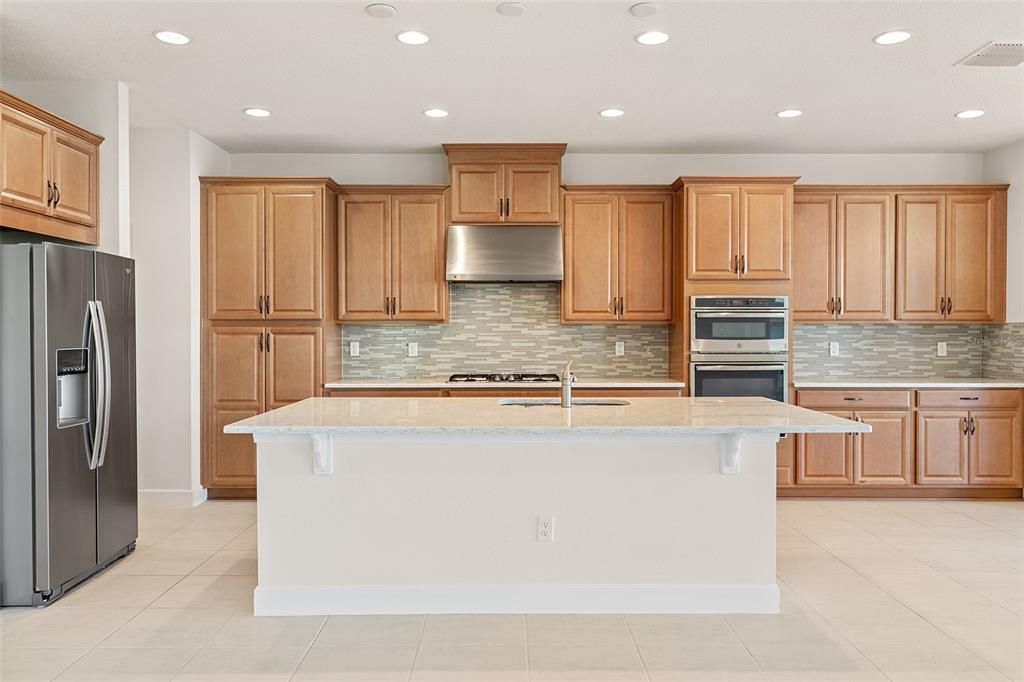 Activo con contrato: $500,000 (3 camas, 2 baños, 2193 Pies cuadrados)