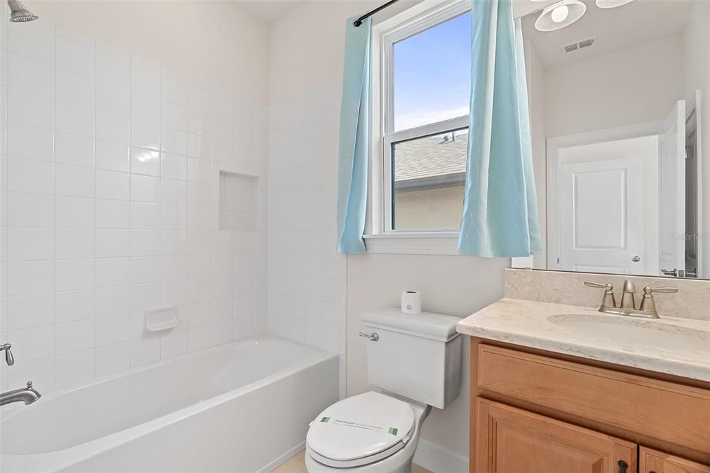 Activo con contrato: $500,000 (3 camas, 2 baños, 2193 Pies cuadrados)