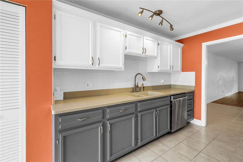 En Venta: $290,000 (2 camas, 2 baños, 1400 Pies cuadrados)