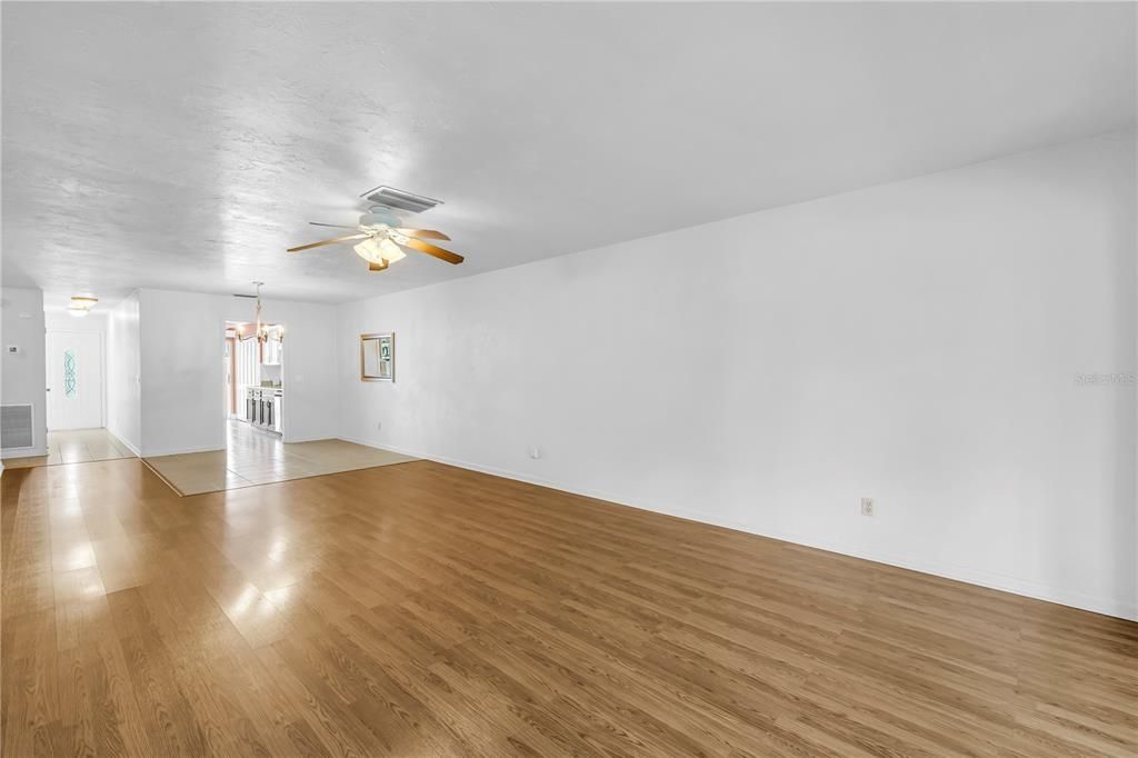 En Venta: $290,000 (2 camas, 2 baños, 1400 Pies cuadrados)