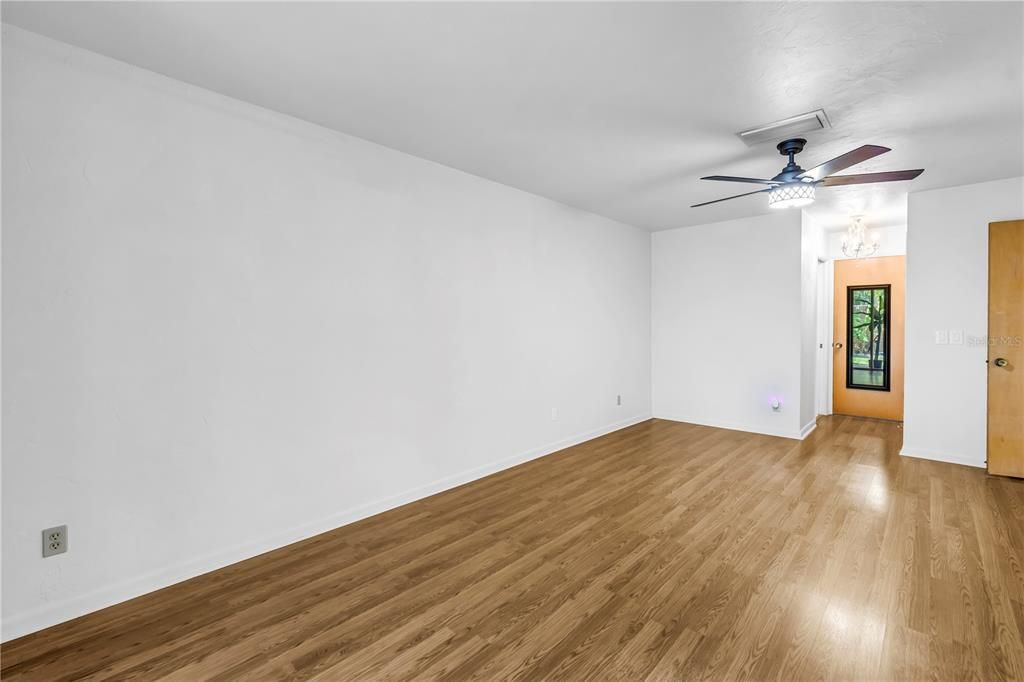 En Venta: $290,000 (2 camas, 2 baños, 1400 Pies cuadrados)