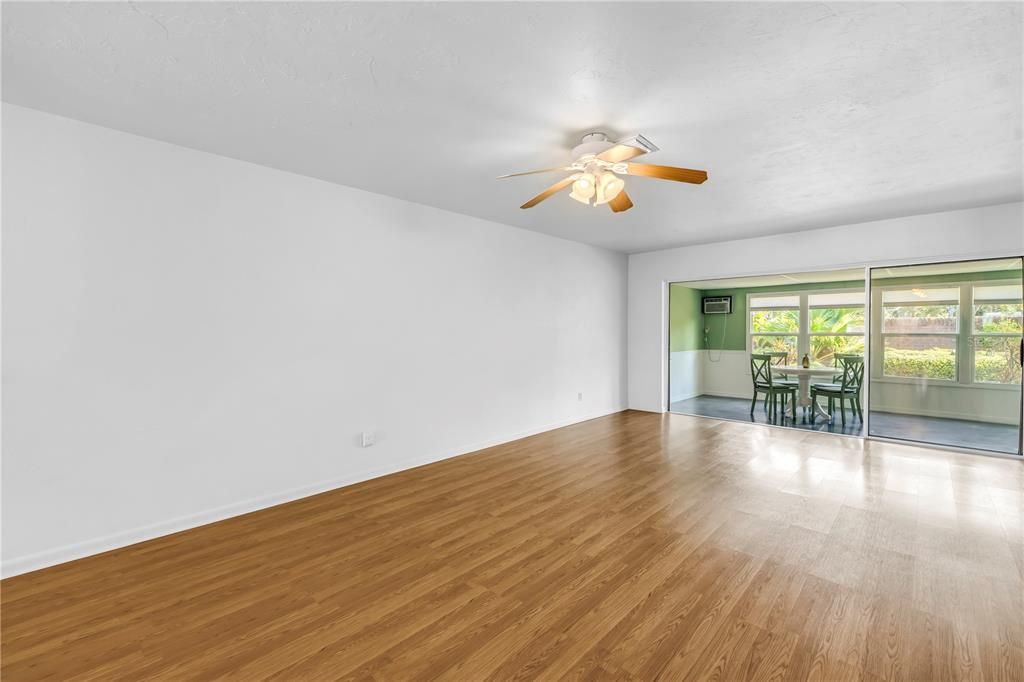 En Venta: $290,000 (2 camas, 2 baños, 1400 Pies cuadrados)