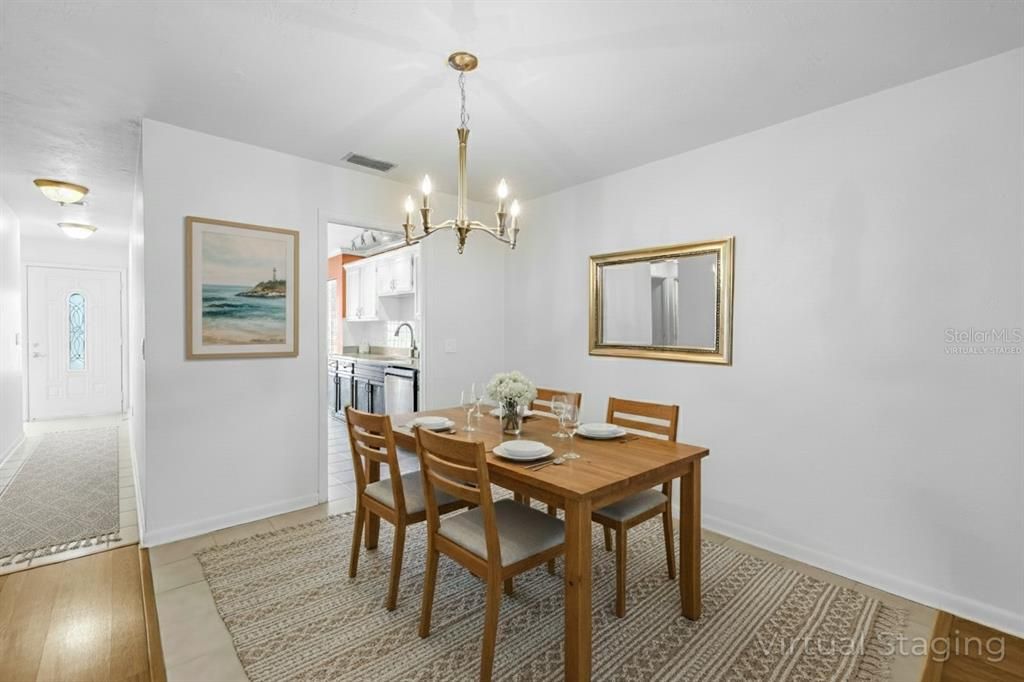 En Venta: $290,000 (2 camas, 2 baños, 1400 Pies cuadrados)