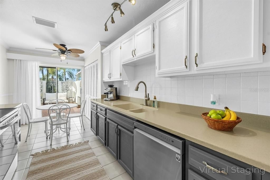 En Venta: $290,000 (2 camas, 2 baños, 1400 Pies cuadrados)