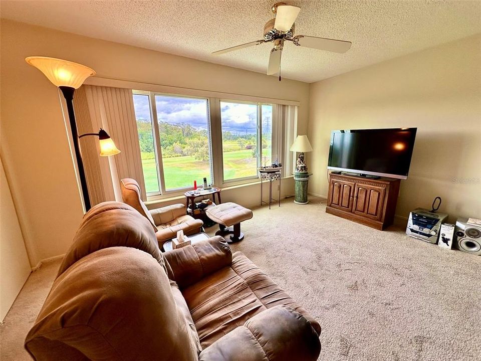 Active With Contract: $129,900 (2 beds, 2 baths, 1400 Square Feet)